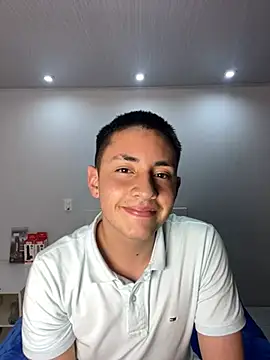 Snapshot of andreslavado chatting on July 2026 01:18:01 AM andreslavado online show from July 2026 01:18:01 AM