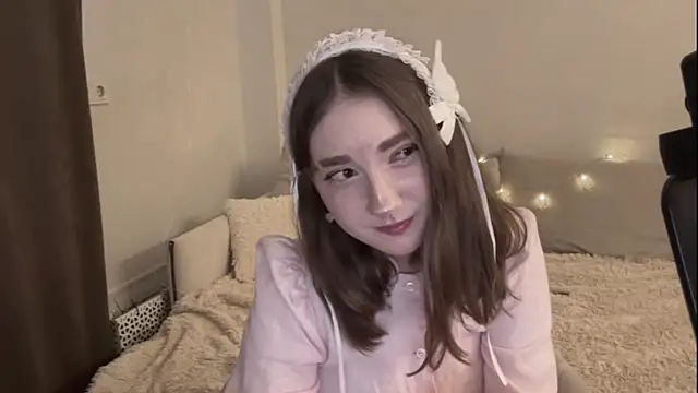 Snapshot of LolaPanzica chatting on July 2026 12:19:02 PM LolaPanzica online show from July 2026 12:19:02 PM