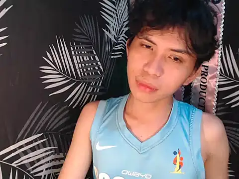 Snapshot of UrasianFemboy chatting on July 2026 03:02:01 AM UrasianFemboy online show from July 2026 03:02:01 AM