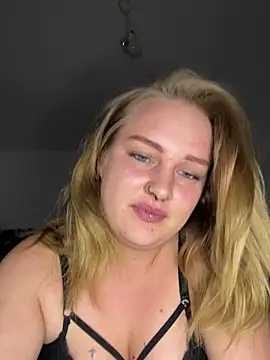 Snapshot of Laylaa_Rose chatting on July 2026 10:45:01 PM Laylaa Rose online show from July 2026 10:45:01 PM