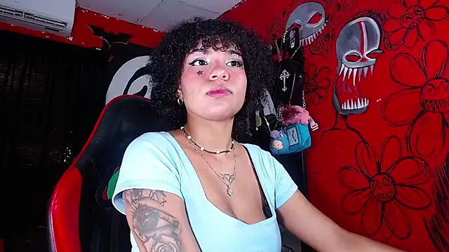 Snapshot of Trixiehotx chatting on July 2026 01:37:02 PM Trixiehotx online show from July 2026 01:37:02 PM