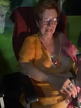 Snapshot of Yvonne-A chatting on July 2026 08:33:02 PM Yvonne-A online show from July 2026 08:33:02 PM