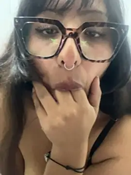 Snapshot of kitty_lovered chatting on July 2026 06:10:02 PM kitty lovered online show from July 2026 06:10:02 PM