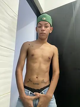 Snapshot of thomasgus1 chatting on July 2026 12:13:02 AM thomasgus1 online show from July 2026 12:13:02 AM