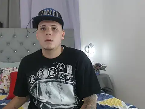Snapshot of AnthoonyReyes chatting on July 2026 03:21:02 PM AnthoonyReyes online show from July 2026 03:21:02 PM