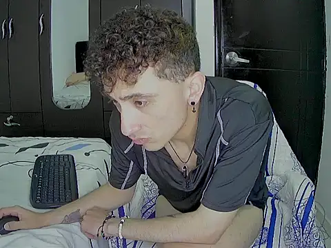 Snapshot of andy_hotboy chatting on July 2026 05:16:01 AM andy hotboy online show from July 2026 05:16:01 AM