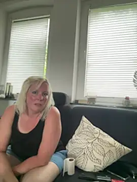 Snapshot of Corahoney_paar chatting on July 2026 05:07:01 AM Corahoney paar online show from July 2026 05:07:01 AM