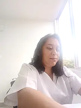 Queen-yessi12 online show from August 2026 01:49:02 PM
