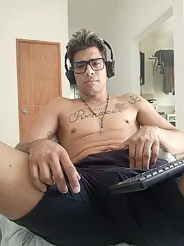 Looiis online show from July 2026 06:01:02 PM