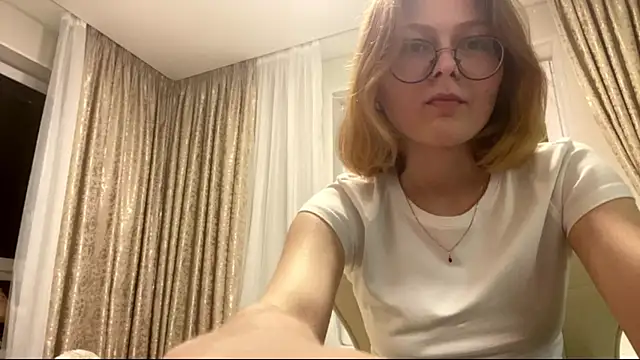 ViennaKiss online show from August 2026 11:45:01 AM