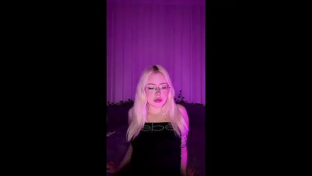 Snapshot of Astral_b1te chatting on August 2026 06:10:02 PM Astral b1te online show from August 2026 06:10:02 PM