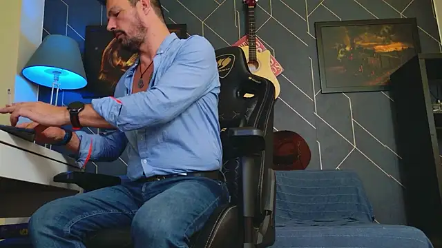 ChrisKox online show from October 2025 03:51:02 AM