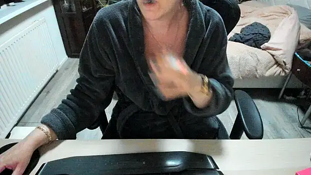 minoesje37 online show from March 2025 08:32:02 PM