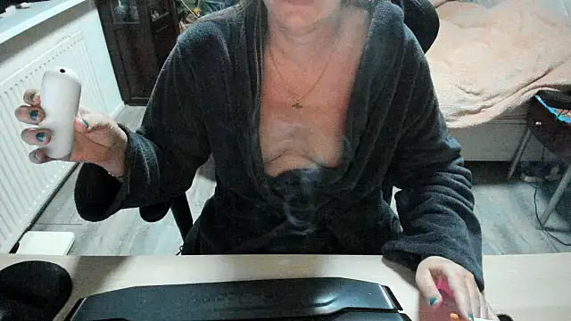 minoesje37 online show from March 2025 08:30:01 PM