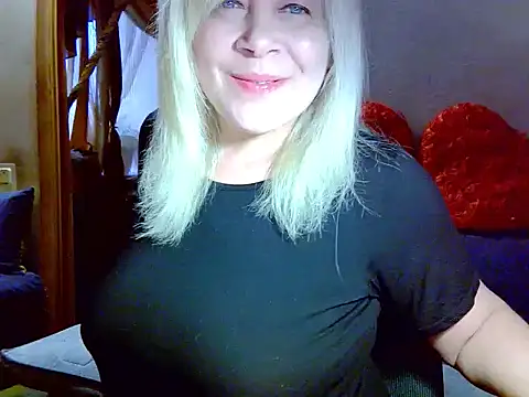 AgoniA7 online show from April 2026 03:32:01 PM