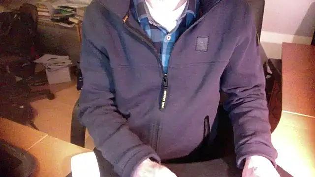 Snapshot of outlaw200 chatting on December 2024 07:34:01 PM outlaw200 online show from December 2024 07:34:01 PM