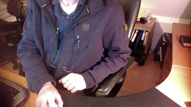 Snapshot of outlaw200 chatting on December 2024 07:29:01 PM outlaw200 online show from December 2024 07:29:01 PM