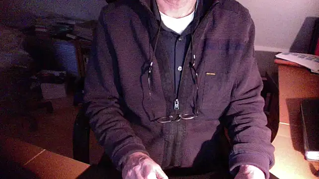 Snapshot of outlaw200 chatting on January 2025 03:40:02 PM outlaw200 online show from January 2025 03:40:02 PM