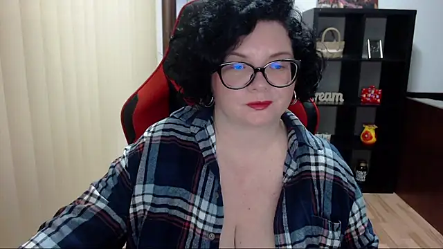 Snapshot of MissTroublle chatting on January 2025 10:45:01 AM MissTroublle online show from January 2025 10:45:01 AM