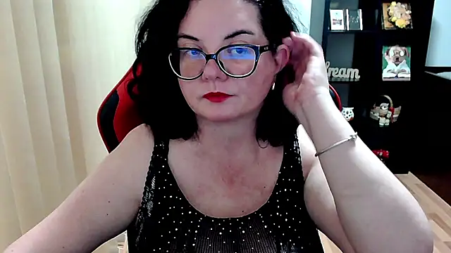 Snapshot of MissTroublle chatting on May 2026 10:33:02 AM MissTroublle online show from May 2026 10:33:02 AM