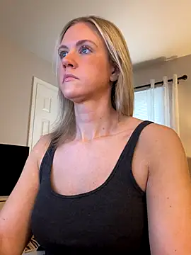 Kay Cakes online show from November 2025 01:54:02 PM