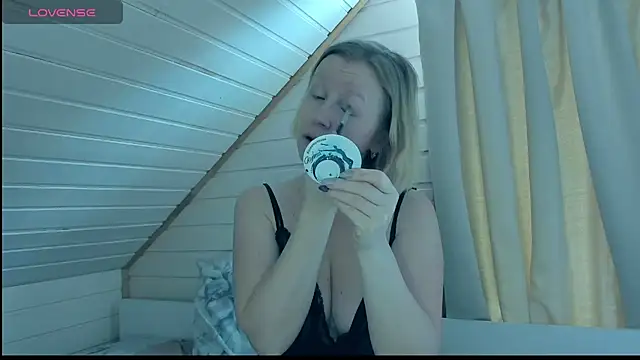 Snapshot of I_AM_MILF chatting on February 2025 07:56:02 AM I AM MILF online show from February 2025 07:56:02 AM
