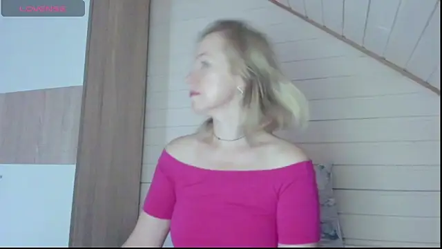 Snapshot of I_AM_MILF chatting on September 2025 05:20:01 AM I AM MILF online show from September 2025 05:20:01 AM