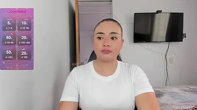 Snapshot of ReyleDoll chatting on July 2026 08:22:01 PM ReyleDoll online show from July 2026 08:22:01 PM