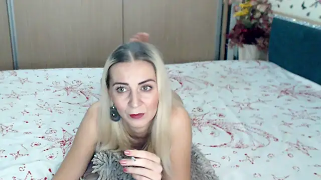 Snapshot of MirabelaSweet chatting on December 2024 03:30:02 PM MirabelaSweet online show from December 2024 03:30:02 PM