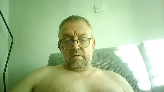 Snapshot of DrewDongle chatting on October 2025 02:24:02 PM DrewDongle online show from October 2025 02:24:02 PM