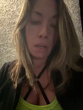 Snapshot of _NinaLuvSins_ chatting on October 2025 01:06:02 AM  NinaLuvSins  online show from October 2025 01:06:02 AM