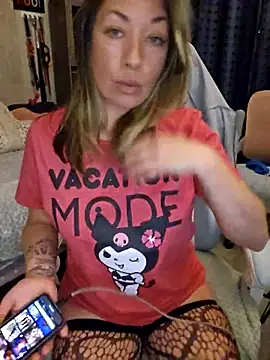 Snapshot of _NinaLuvSins_ chatting on October 2025 01:24:02 AM  NinaLuvSins  online show from October 2025 01:24:02 AM