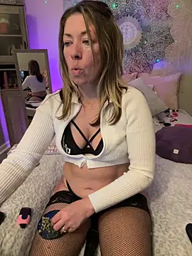 Snapshot of _NinaLuvSins_ chatting on October 2025 12:27:01 AM  NinaLuvSins  online show from October 2025 12:27:01 AM