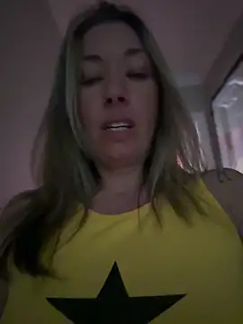 Snapshot of _NinaLuvSins_ chatting on April 2026 04:10:02 PM NinaLuvSins online show from April 2026 04:10:02 PM