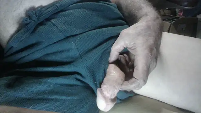 Snapshot of russtee chatting on February 2026 12:09:02 AM russtee online show from February 2026 12:09:02 AM