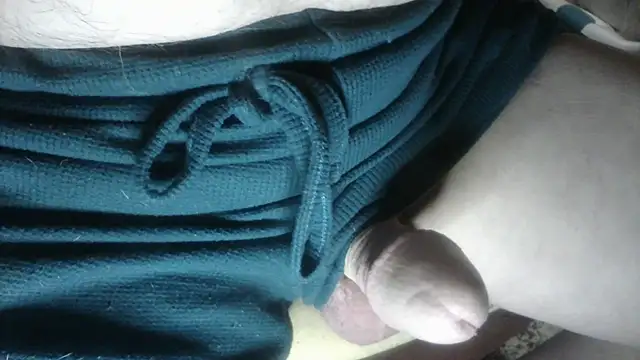 Snapshot of russtee chatting on February 2026 12:44:01 AM russtee online show from February 2026 12:44:01 AM