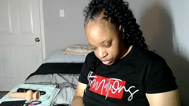 Snapshot of Sexymona1218 chatting on November 2025 05:51:02 AM Sexymona1218 online show from November 2025 05:51:02 AM