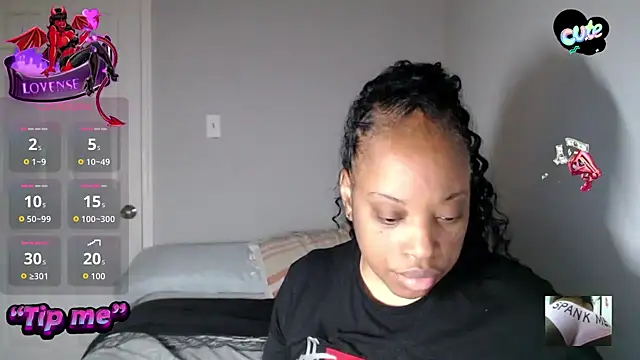 Snapshot of Sexymona1218 chatting on November 2025 06:05:02 AM Sexymona1218 online show from November 2025 06:05:02 AM