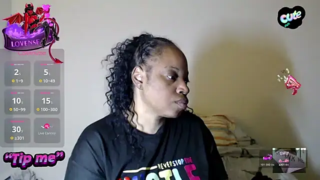 Snapshot of Sexymona1218 chatting on December 2025 11:24:01 PM Sexymona1218 online show from December 2025 11:24:01 PM