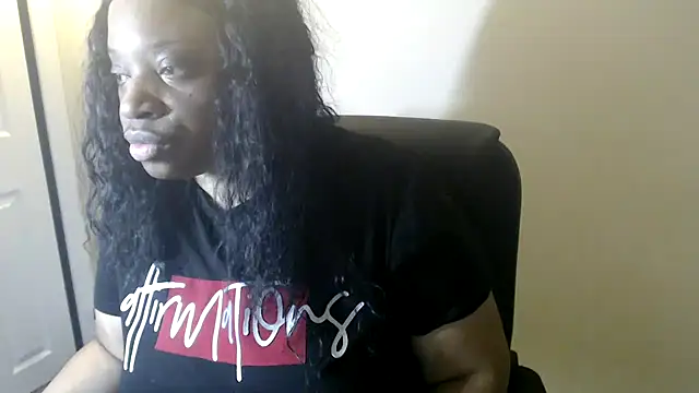 Snapshot of Sexymona1218 chatting on February 2026 06:53:02 AM Sexymona1218 online show from February 2026 06:53:02 AM