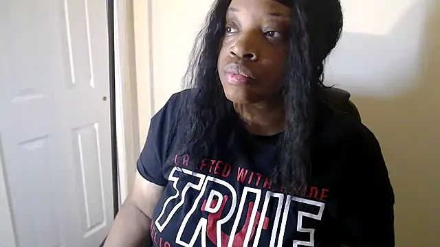 Snapshot of Sexymona1218 chatting on February 2026 12:21:01 AM Sexymona1218 online show from February 2026 12:21:01 AM