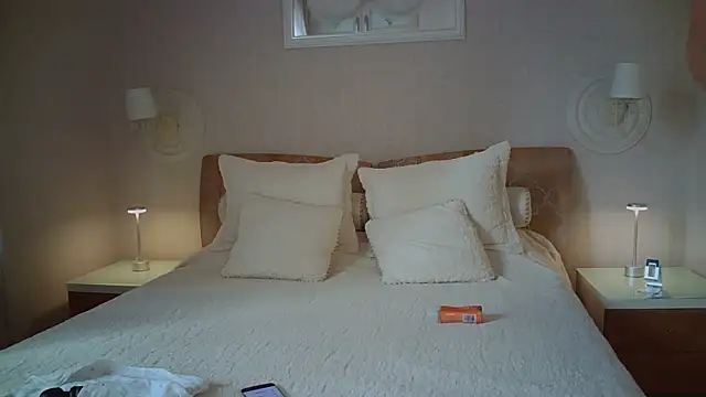 Luna Hoty online show from November 2025 07:10:01 AM