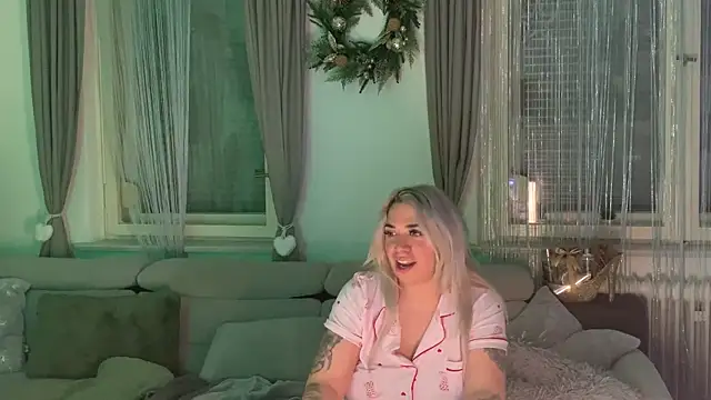 Snapshot of Monageil chatting on January 2025 10:17:02 AM Monageil online show from January 2025 10:17:02 AM