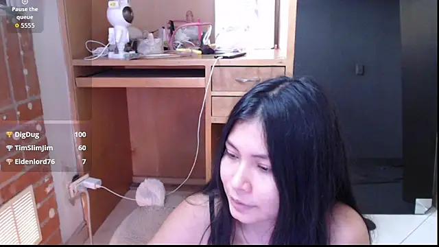 Snapshot of evolet01 chatting on April 2026 09:06:02 PM evolet01 online show from April 2026 09:06:02 PM