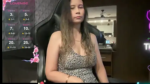 Snapshot of Leilacharlotte chatting on December 2025 12:38:02 AM Leilacharlotte online show from December 2025 12:38:02 AM