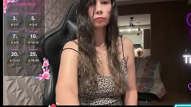 Snapshot of Leilacharlotte chatting on January 2026 11:19:02 PM Leilacharlotte online show from January 2026 11:19:02 PM