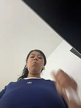 emilyjohanson online show from April 2026 01:18:02 AM