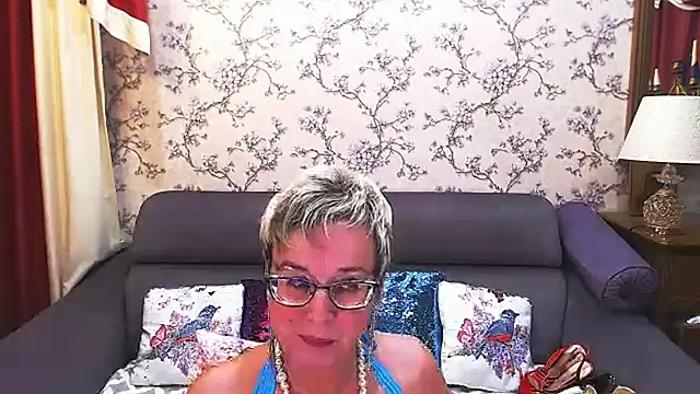 Snapshot of MilfyMommyXX chatting on January 2025 04:56:01 AM MilfyMommyXX online show from January 2025 04:56:01 AM