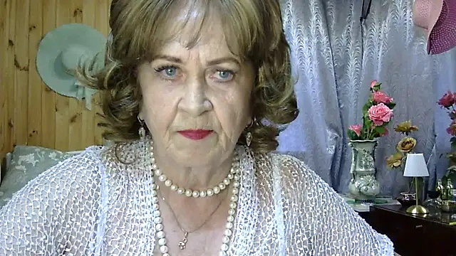 Snapshot of Emma52610 chatting on July 2026 04:37:02 PM Emma52610 online show from July 2026 04:37:02 PM