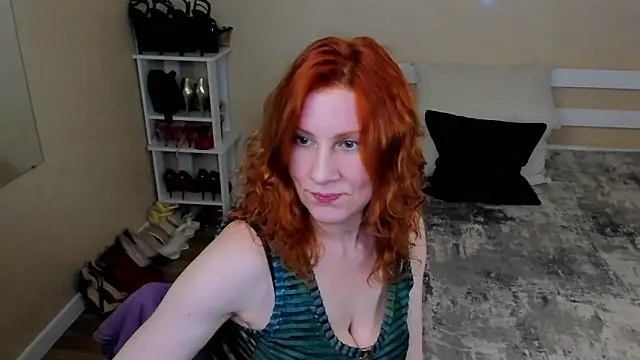 Snapshot of FoxySophia chatting on May 2026 06:24:02 PM FoxySophia online show from May 2026 06:24:02 PM
